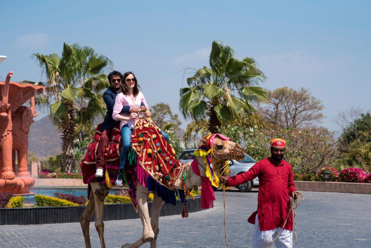 Radisson Blu Udaipur Palace Resort & Spa Ngoại thất bức ảnh